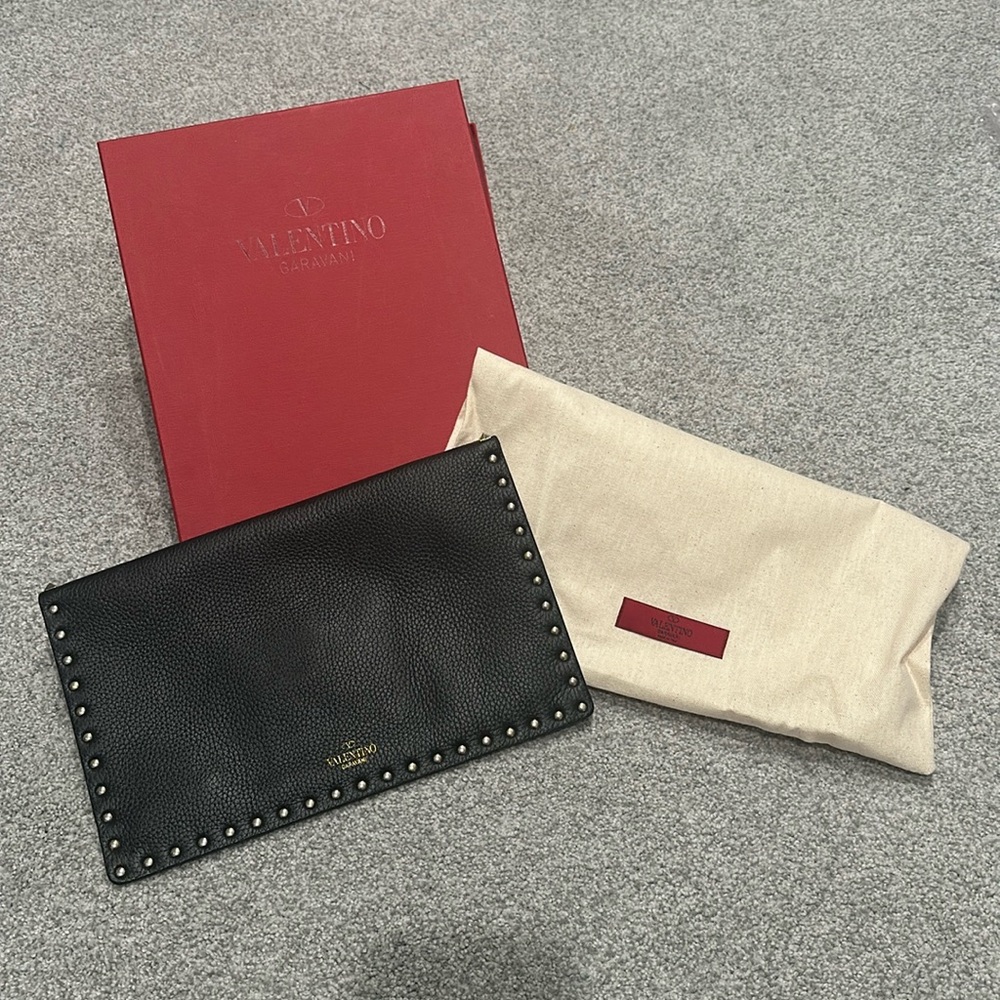 EXCELLENT condition Valentino Garavani black clutch